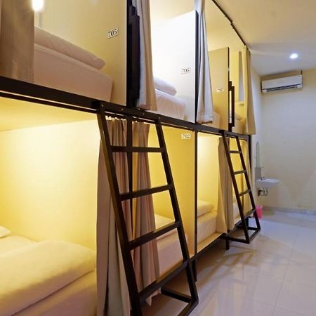 V Canggu Dormitory Extérieur photo