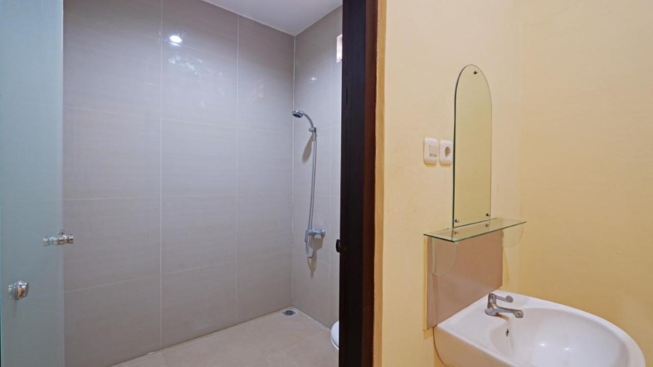 V Canggu Dormitory Extérieur photo