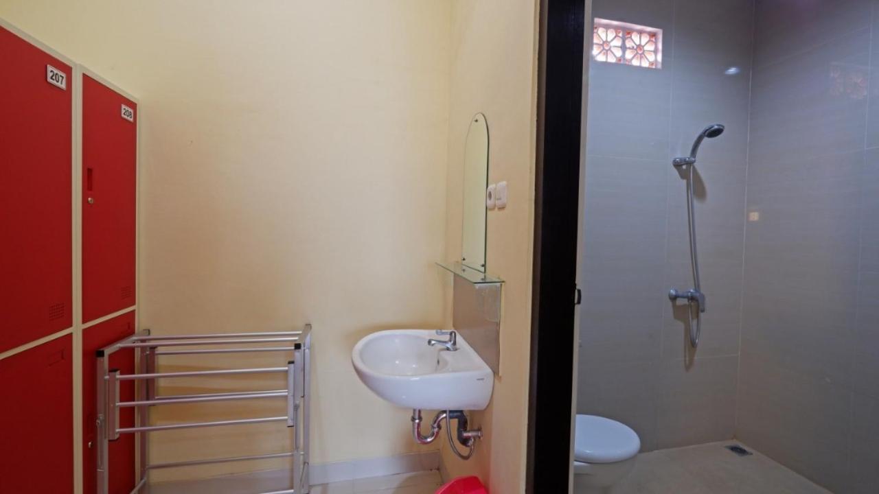 V Canggu Dormitory Extérieur photo
