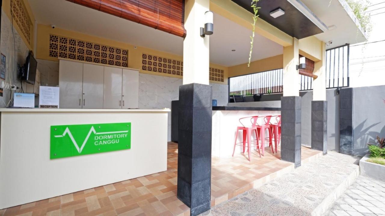 V Canggu Dormitory Extérieur photo