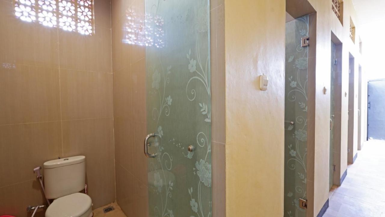 V Canggu Dormitory Extérieur photo