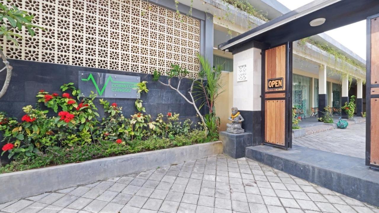 V Canggu Dormitory Extérieur photo